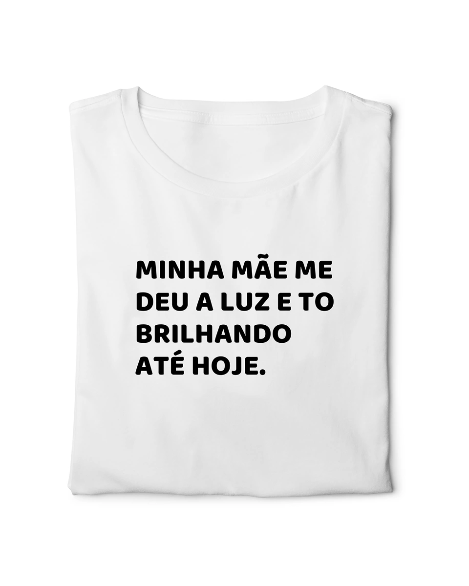 Camiseta criativa Minha mãe me deu a luz e to brilhando até hoje - Poetic.