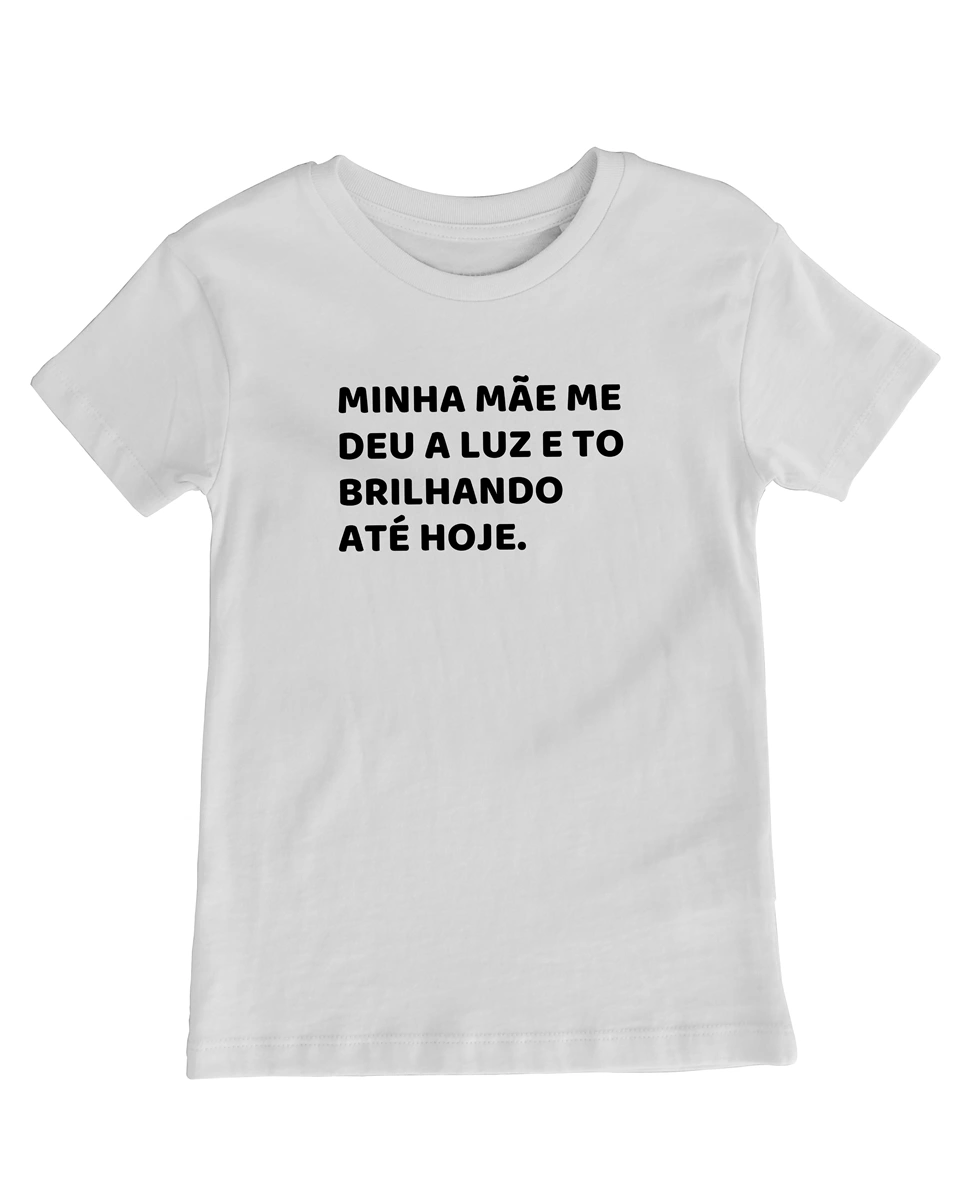 Camiseta criativa Minha mãe me deu a luz e to brilhando até hoje - Poetic.